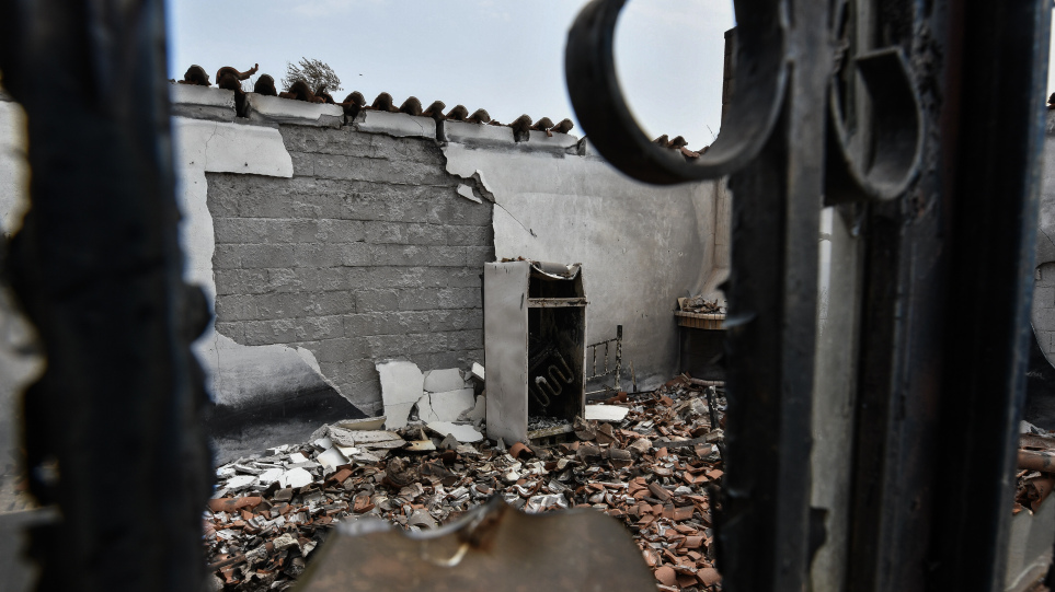 Πυρκαγιά – Βόρεια Εύβοια: «Γυρίσαμε να μαζέψουμε τα κομμάτια μας» – Οι κάτοικοι μετρούν τις πληγές τους