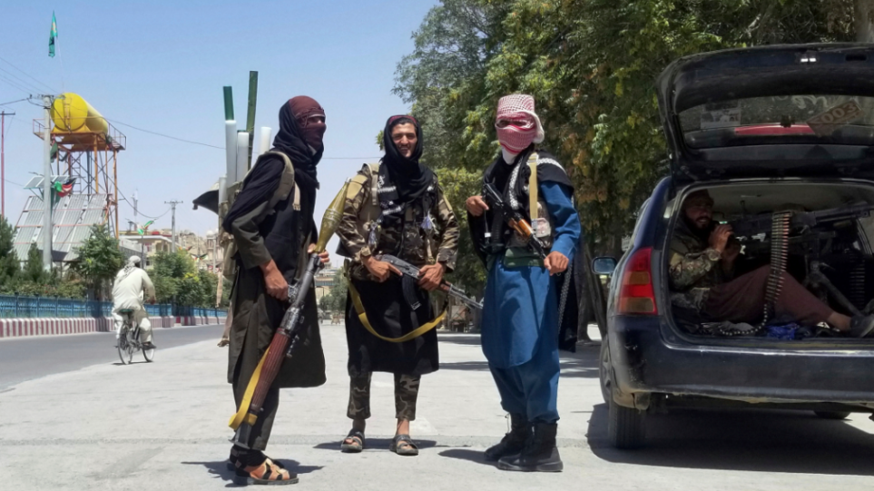 Ταλιμπάν: «Τηρούμε την υπόσχεση για ασφαλή έξοδο ξένων και Αφγανών» – Μπάιντεν: «Περνούν υπαρξιακή κρίση»