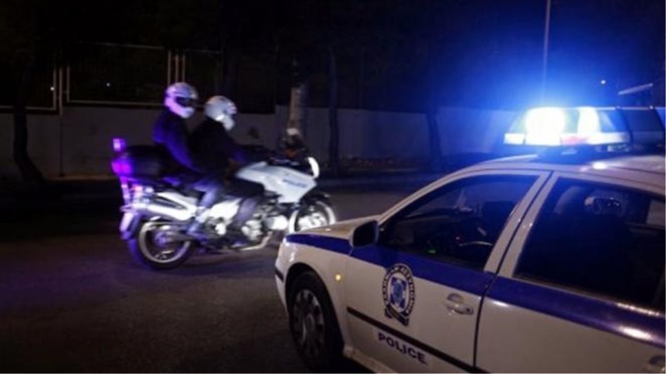 Θεσσαλονίκη: Επεισοδιακή καταδίωξη φορτηγού που μετέφερε παράνομους μετανάστες – Κατέληξε σε χωράφι