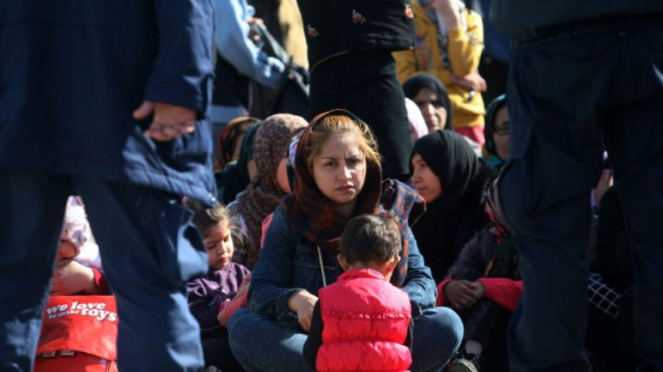 Βόρεια Μακεδονία: Οι πρώτοι 149 πρόσφυγες από το Αφγανιστάν έφθασαν στα Σκόπια