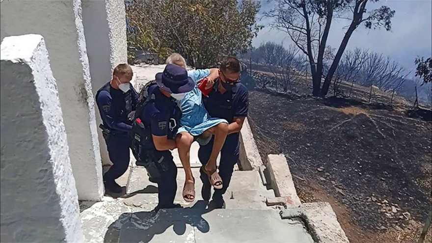Έγκλημα στο Μαρκάτι Κερατέας: Την έσωσε η ΟΠΚΕ από τις φλόγες και την έσφαξε ο γιος της