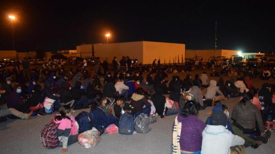 Μεξικό: Πάνω από 650 μετανάστες βρέθηκαν μέσα σε φορτηγά-ψυγεία στα σύνορα με τις ΗΠΑ