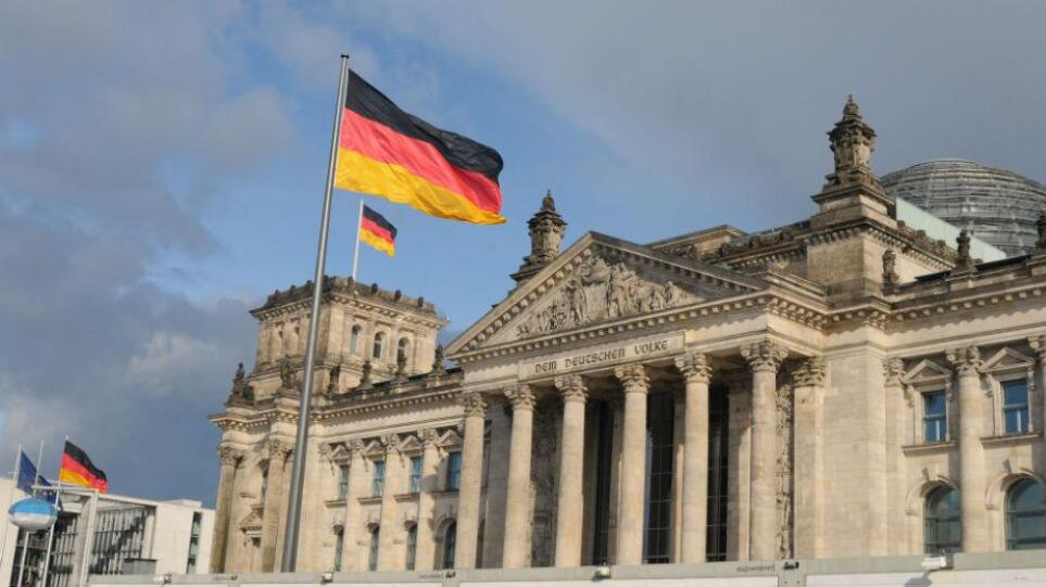 Γερμανία: Κυβέρνηση «Φωτεινό σηματοδότη» και παραίτηση Λάσετ ζητά η πλειοψηφία των πολιτών
