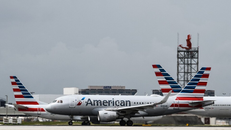 Η American Airlines ακύρωσε πάνω από 1.400 πτήσεις το τριήμερο