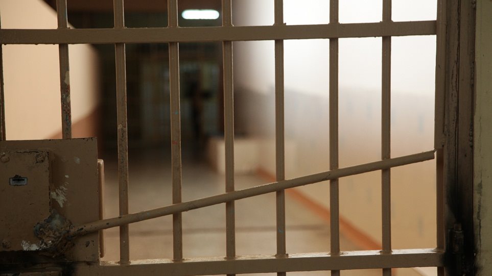 Έρευνα στις φυλακές Χαλκίδες: Βρέθηκαν ομοίωμα χειροβομβίδας και ρούτερ