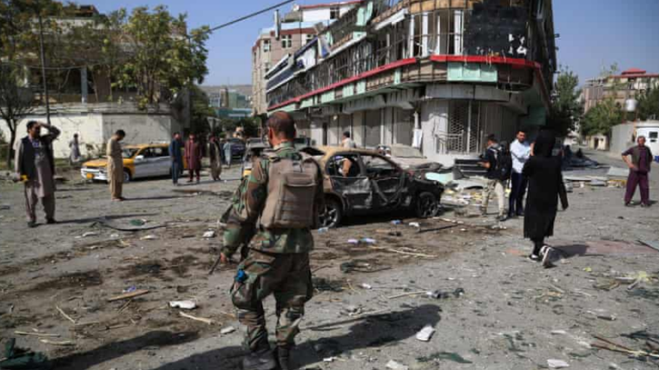 Αφγανιστάν: Το Ισλαμικό Κράτος ανέλαβε την ευθύνη για την επίθεση στο τέμενος στην Καμπούλ – Στην αντεπίθεση οι Ταλιμπάν
