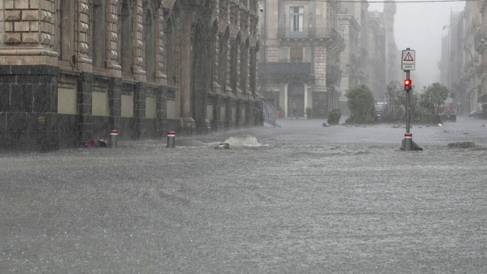 Χάος από τις πλημμύρες στη Σικελία: Στους δύο οι νεκροί και μεγάλες καταστροφές – Δείτε φωτογραφίες
