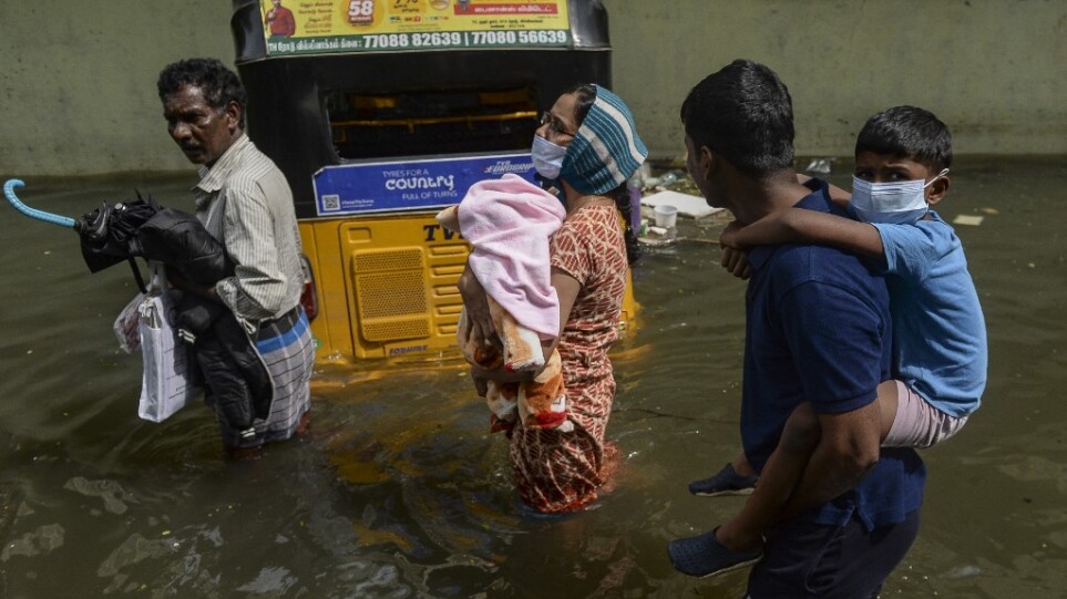 Ινδία: Τουλάχιστον 12 νεκροί και 18 αγνοούμενοι από τις πλημμύρες