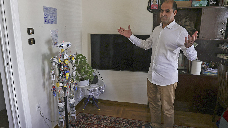 Αυτό είναι το ρομπότ «Αθηνά» που κατασκεύασε Αφγανός πρόσφυγας