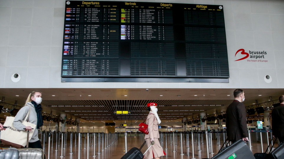 Το Βέλγιο θα διώξει 160 ταξιδιώτες που έδειξαν πλαστό πιστοποιητικό αρνητικού PCR στο αεροδρόμιο των Βρυξελλών