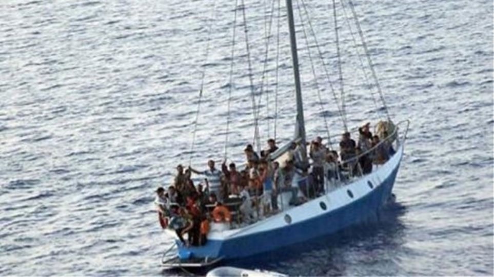 Σκάφος με 68 μετανάστες εντοπίσθηκε νότια της Κρήτης
