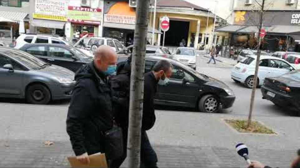 Θσσαλονίκη: Στον εισαγγελέα ο 49χρονος που δολοφόνησε με 23 μαχαιριές τη σύζυγό του