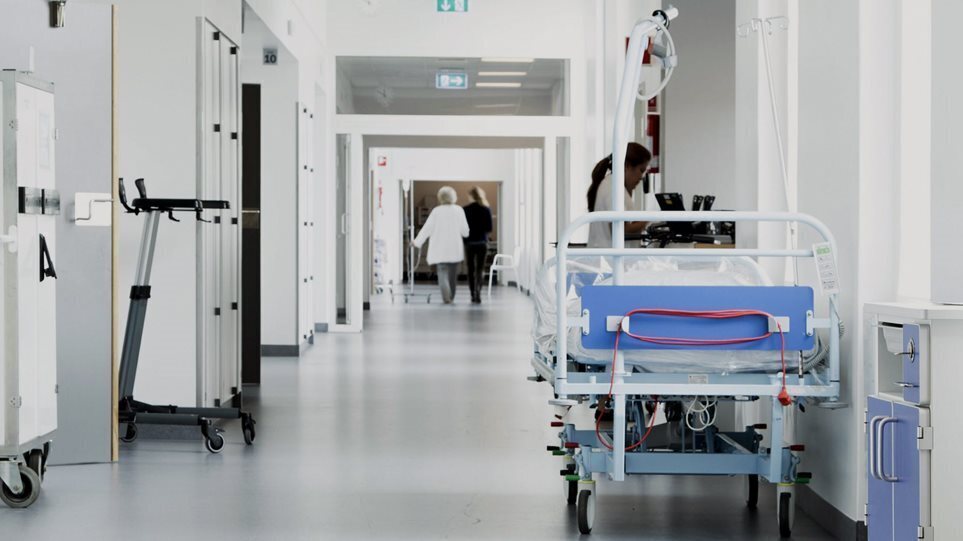 «Ήμουν πεθαμένος και γύρισα», συγκλονίζει 49χρονος πνευμονολόγος που δεν είχε προλάβει να εμβολιαστεί
