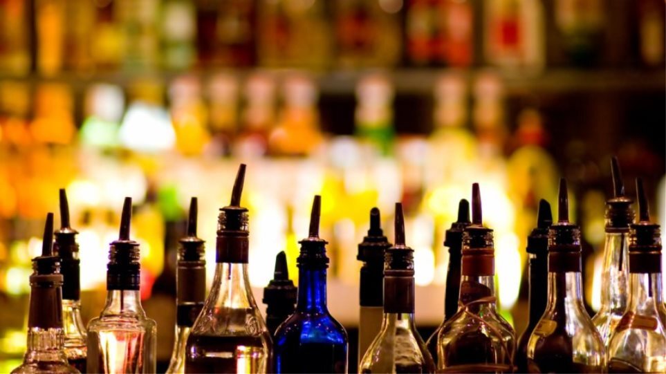 Χωρίς αλκοολούχα ποτά κινδυνεύουν να μείνουν οι Βρετανοί τα Χριστούγεννα