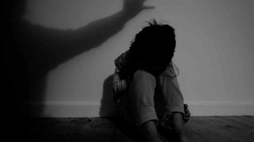 Πέντε πραγματογνώμονες θα ερευνήσουν την υπόθεση της κακοποίησης της 8χρονης στη Ρόδο