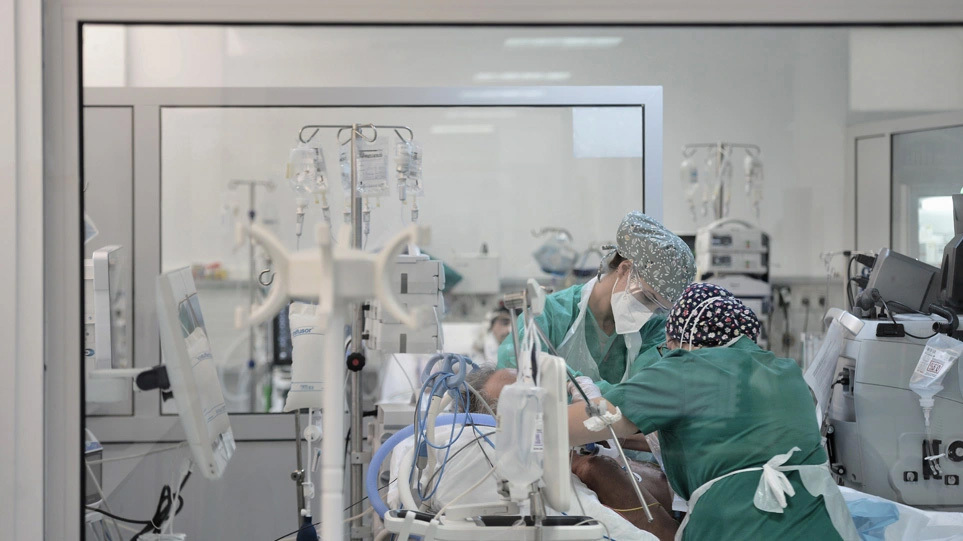 «Αρνητές προπηλάκισαν γιατρούς με αφορμή τη διασωλήνωση ασθενούς» είπε ο πρόεδρος εργαζόμενων του Θριάσιου