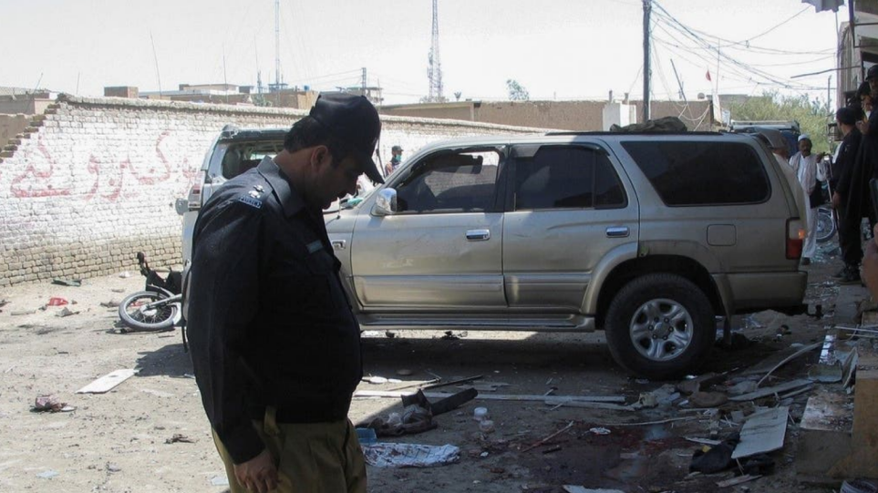 Πακιστάν: Νεκροί δύο αστυνομικοί και έξι τραυματίες από επιθέσεις κοντά στο Αφγανιστάν (βίντεο)