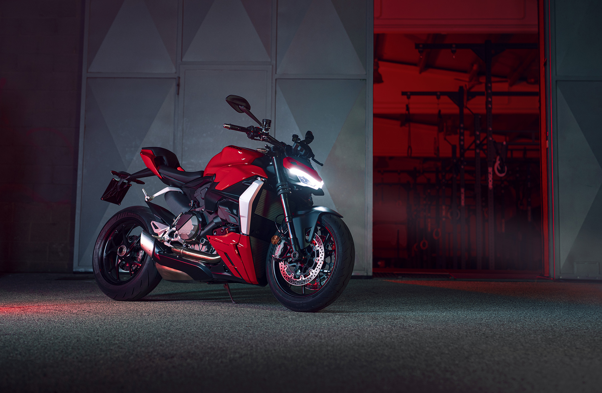 Η Ducati αποκαλύπτει τις Streetfighter V2 και Streetfighter V4 SP