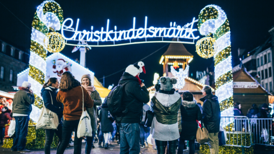 Yπό αυστηρά μέτρα ασφαλείας η παραδοσιακή γιορτινή αγορά του Στρασβούργου