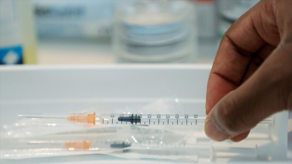Κομισιόν για εμβόλια: Πρόταση για αναμνηστική δόση το αργότερο 6 μήνες μετά τη δεύτερη