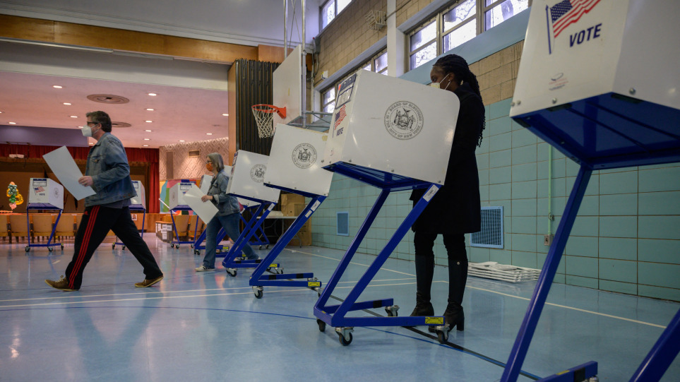 Νέα Υόρκη: Η πρώτη μεγάλη πόλη των ΗΠΑ που επιτρέπει στους μετανάστες να ψηφίζουν στις δημοτικές εκλογές