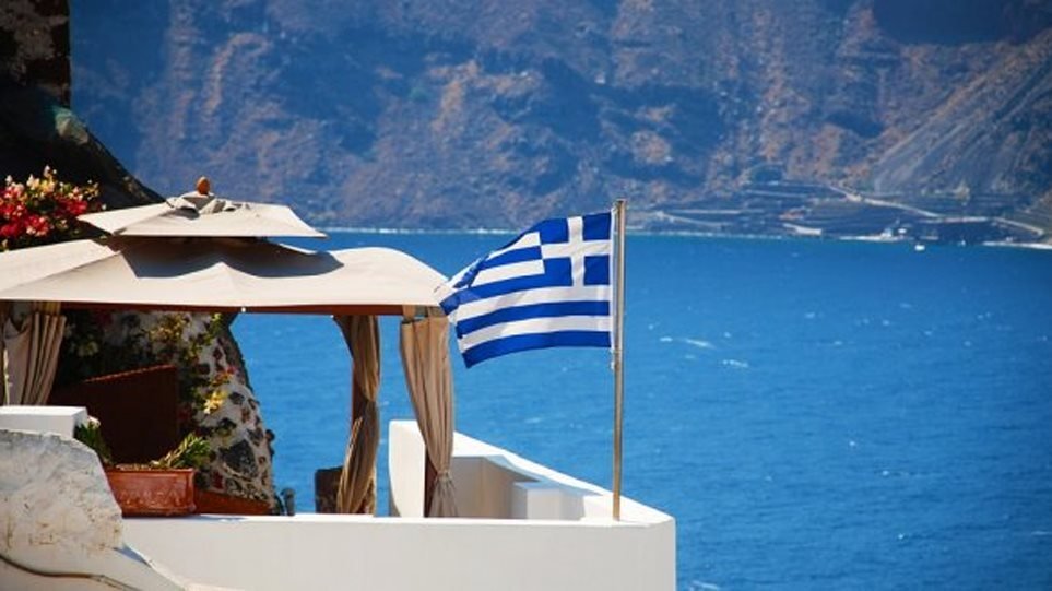 Αυτά είναι τα καλύτερα ελληνικά νησιά για το 2022 σύμφωνα με το περιοδικό Conde Nast Traveller