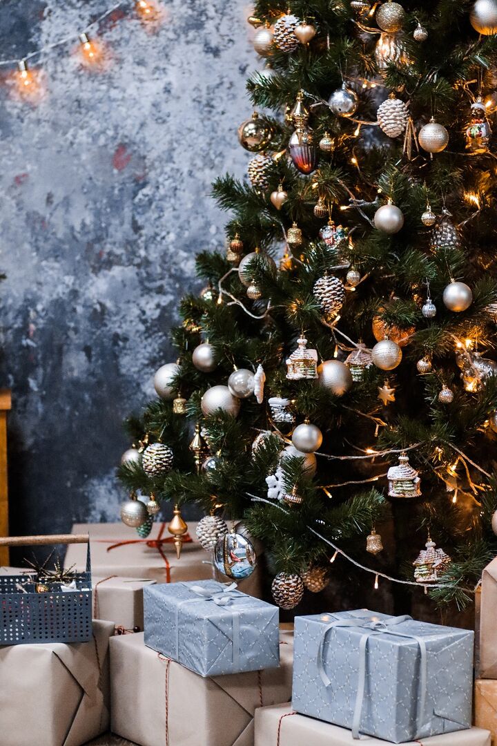 Ό,τι ονειρεύεσαι για τη χρονιά που έρχεται, βρίσκεται κάτω από το Χριστουγεννιάτικο δέντρο…
