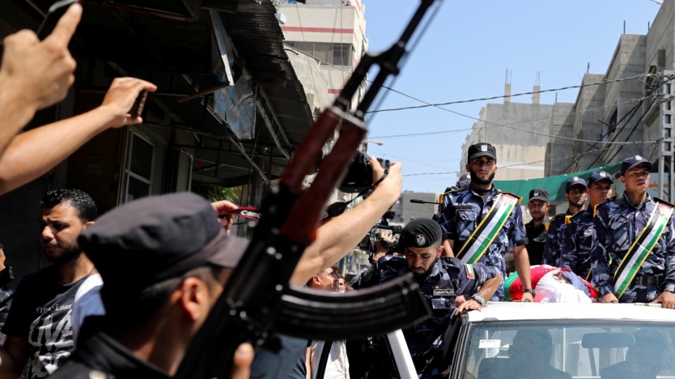 Λίβανος: Νεκρά μέλη της Χαμάς από πυρά μέσα σε παλαιστινιακό καταυλισμό κατά τη διάρκεια κηδείας