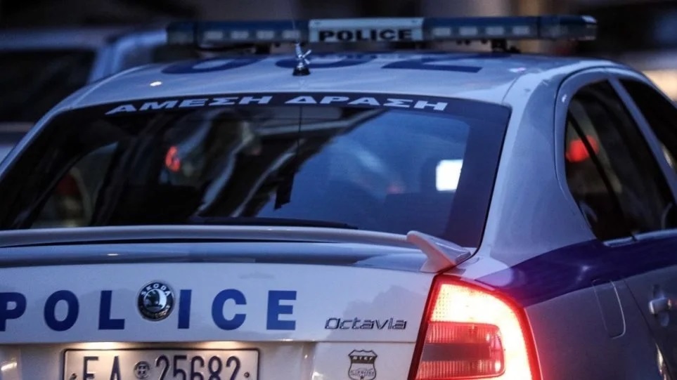 Νεαρός με τσεκούρι στην Πεντέλη επιχείρησε να τραυματίσει αστυνομικούς