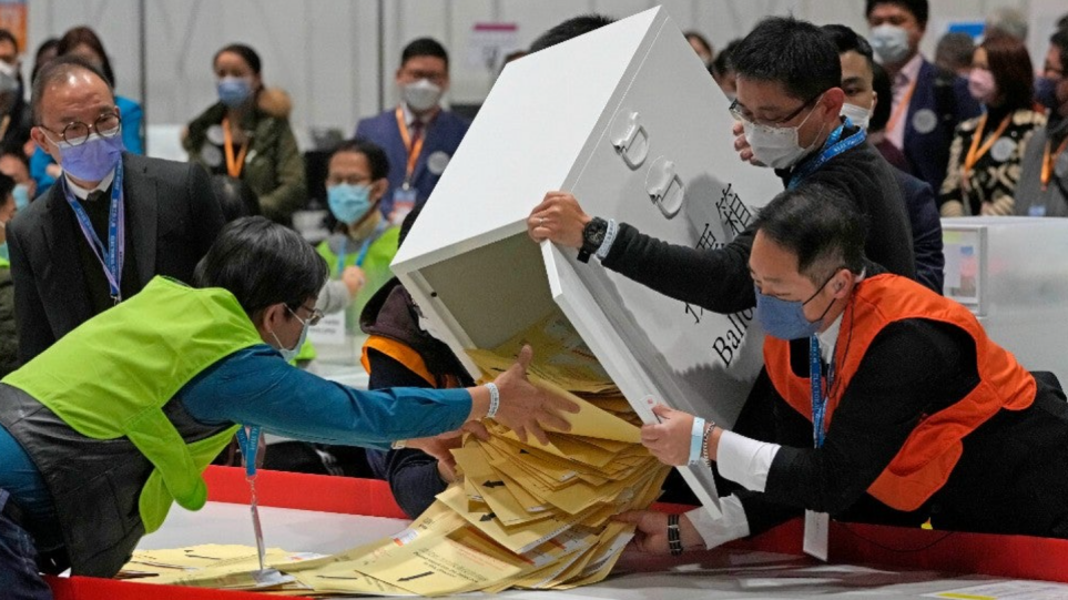 Χονγκ-Κονγκ: Ιστορικό χαμηλό συμμετοχής στις εκλογές μόνο για «πατριώτες»