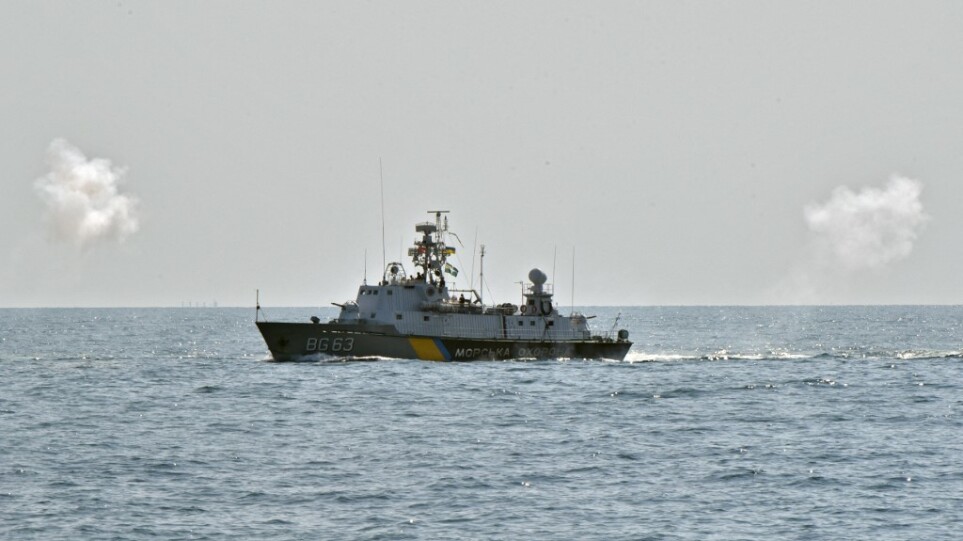 «Τύμπανα πολέμου» στο Στενό του Κερτς: Ουκρανικό πλοίο αρνείται να αλλάξει πορεία
