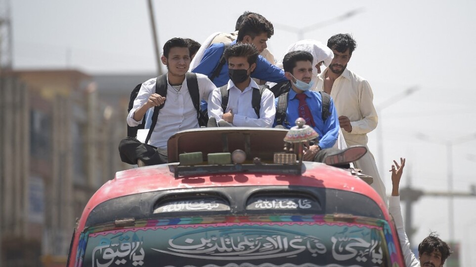 Πακιστάν: Λεωφορείο παρέσυρε και σκότωσε οκτώ ανθρώπους σε γαμήλια γιορτή στο Πουντζάμπ