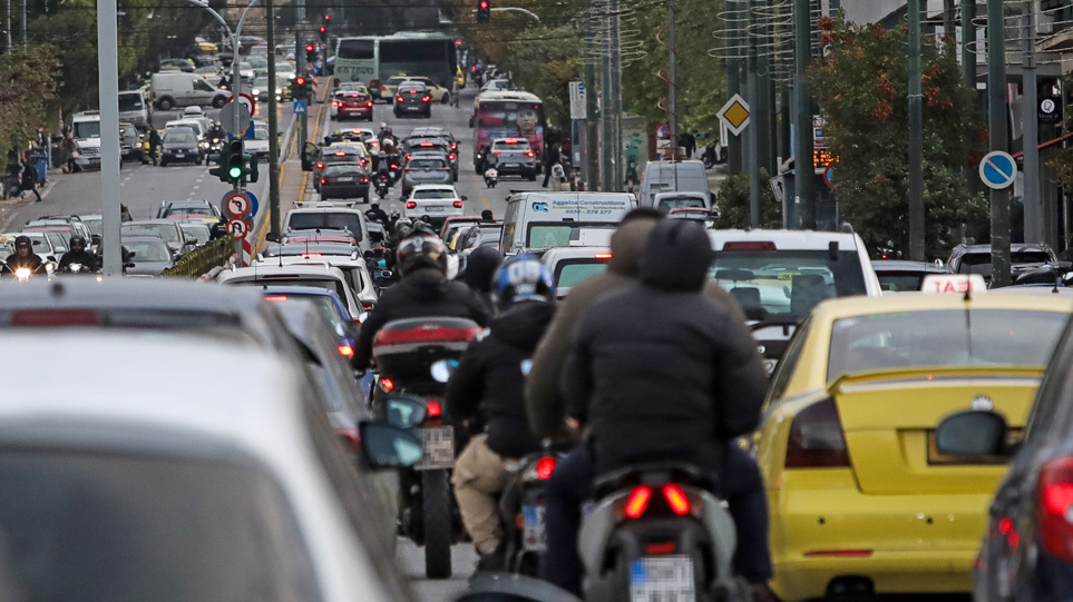 Κυκλοφορία: 70 ώρες στο μποτιλιάρισμα της Αθήνας έχασε ο μέσος οδηγός φέτος