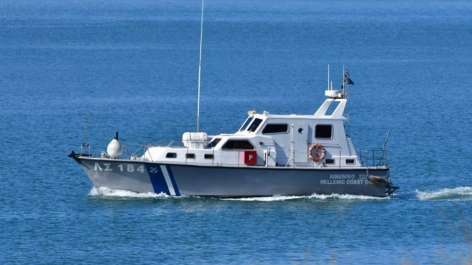 Προσάραξη σκάφους με 92 άτομα στη Μάνη, συνελήφθησαν τρία άτομα
