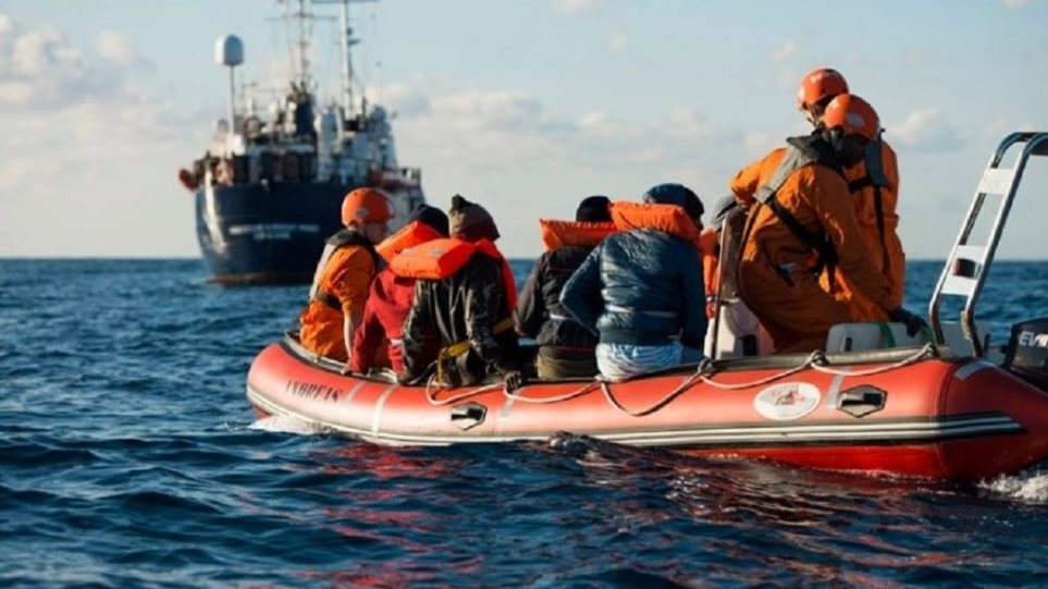 Ιταλία: Διασώθηκαν περίπου 440 μετανάστες