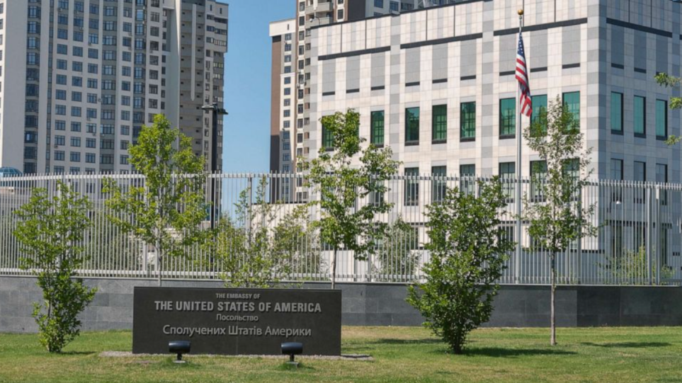 Ουκρανία: Οι ΗΠΑ διατάσσουν την αποχώρηση των οικογενειών των Αμερικανών διπλωματών στο Κίεβο