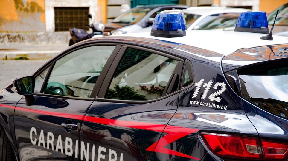 Η ιταλική αστυνομία διαμαρτυρήθηκε γιατί παρέλαβε… ροζ προστατευτικές μάσκες