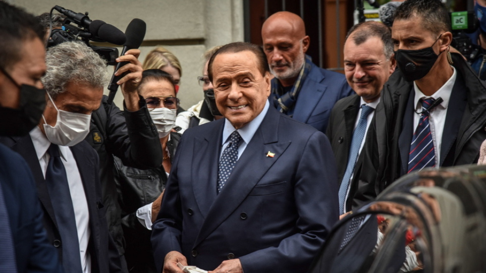 Ο Μπερλουσκόνι σταματά τις προσπάθειες να εκλεγεί πρόεδρος της Ιταλίας