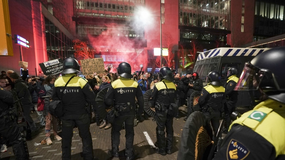 Χιλιάδες διαδήλωσαν κατά του lockdown στην Ολλανδία