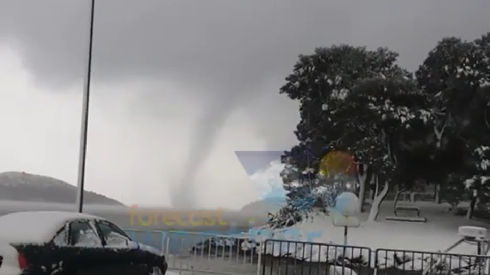 Κακοκαιρία: Οι ισχυροί άνεμοι προκάλεσαν υδροστρόβιλο στη Σκιάθο, δείτε βίντεο