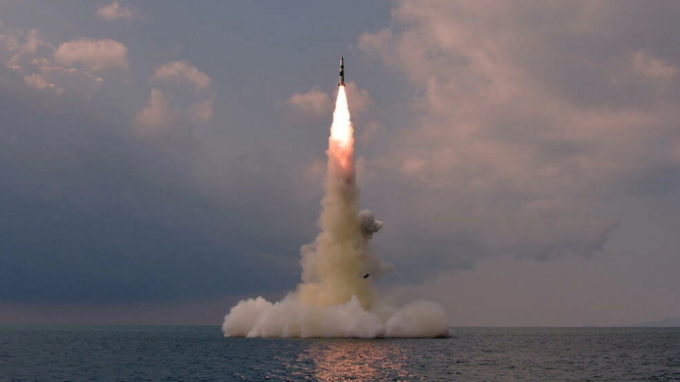 Η Βόρεια Κορέα εκτόξευσε κατά τα φαινόμενα βαλλιστικό πύραυλο αγνώστου τύπου