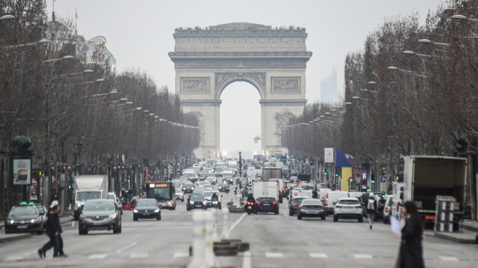 Μετάλλαξη Omicron: Η Γαλλία ανακοινώνει χαλάρωση των μέτρων κατά του κορωνοϊού