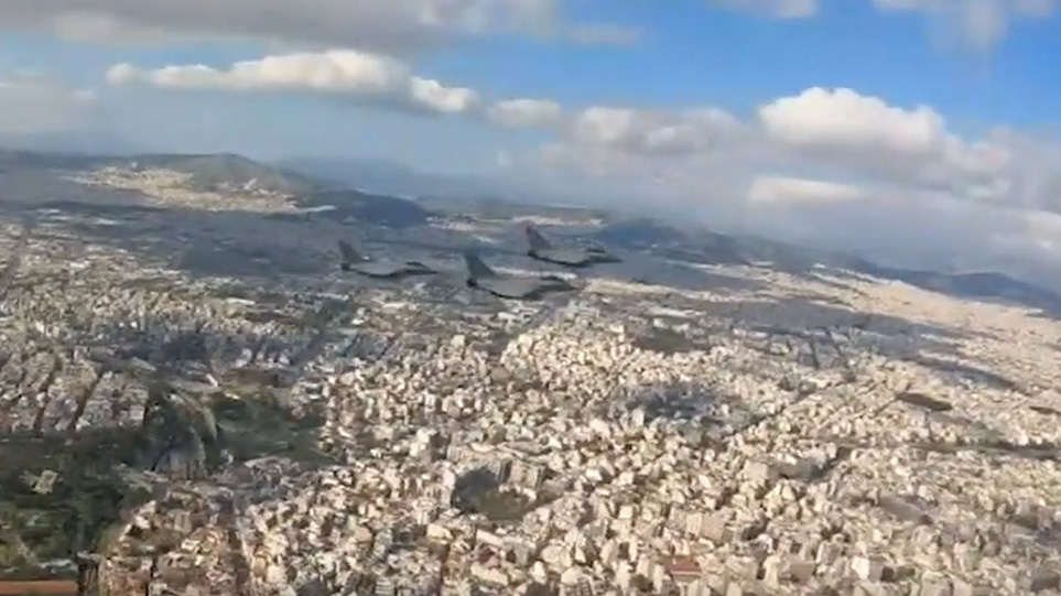 Νέο εντυπωσιακό βίντεο με τα Rafale να φτάνουν στην Αθήνα – Δείτε τα μαχητικά πάνω από την Ακρόπολη