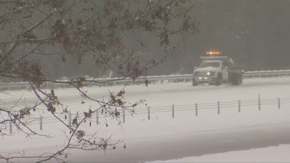 Πάνω από 2.000 πτήσεις έχουν ακυρωθεί στις ΗΠΑ λόγω επέλασης σφοδρού χιονιά