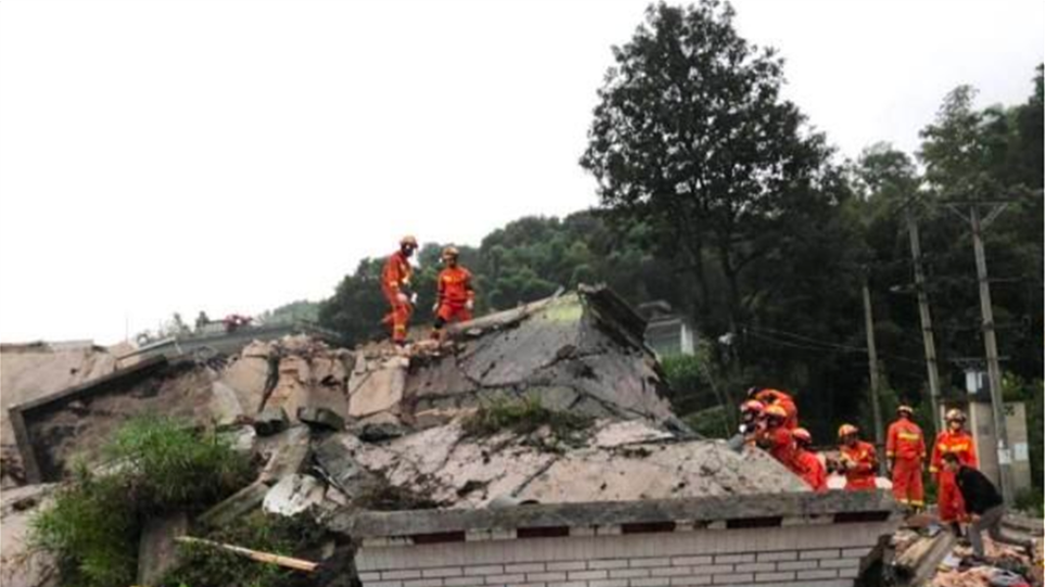 Κίνα: Σεισμός 5,5 Ρίχτερ ταρακούνησε την πόλη Λιτζιάνγκ, τραυματίστηκαν 15 άνθρωποι (βίντεο)