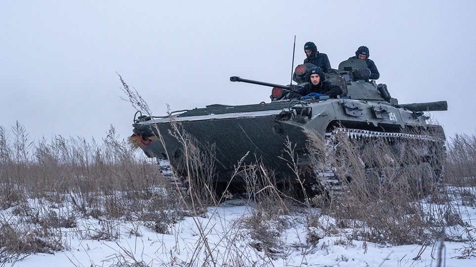 Ουκρανία: Απειλούν οι ΗΠΑ – Νύχτα μεταφέρει στρατό στα σύνορα ο Πούτιν