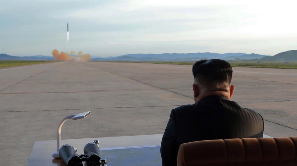 Βόρεια Κορέα: Παρουσία Κιμ η εκτόξευση «υπερηχητικού» πυραύλου