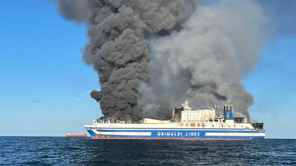 Φωτιά σε πλοίο στην Κέρκυρα: Ιταλός, μέλος του πληρώματος, μιλά για τις δραματικές ώρες – Παιδιά έψαχναν τους γονείς τους