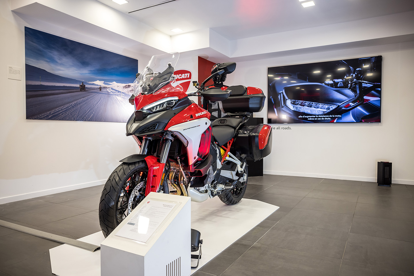 Εντυπωσιακή παρουσία της Ducati σε Λονδίνο και Παρίσι