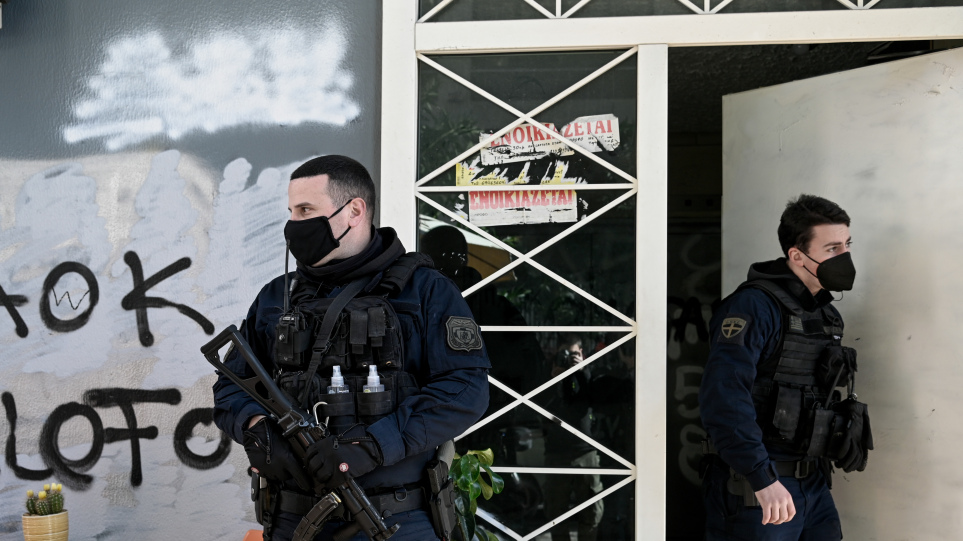 Ιωάννινα: Τρεις συλλήψεις σε έφοδο της αστυνομίας σε συνδέσμους οπαδών